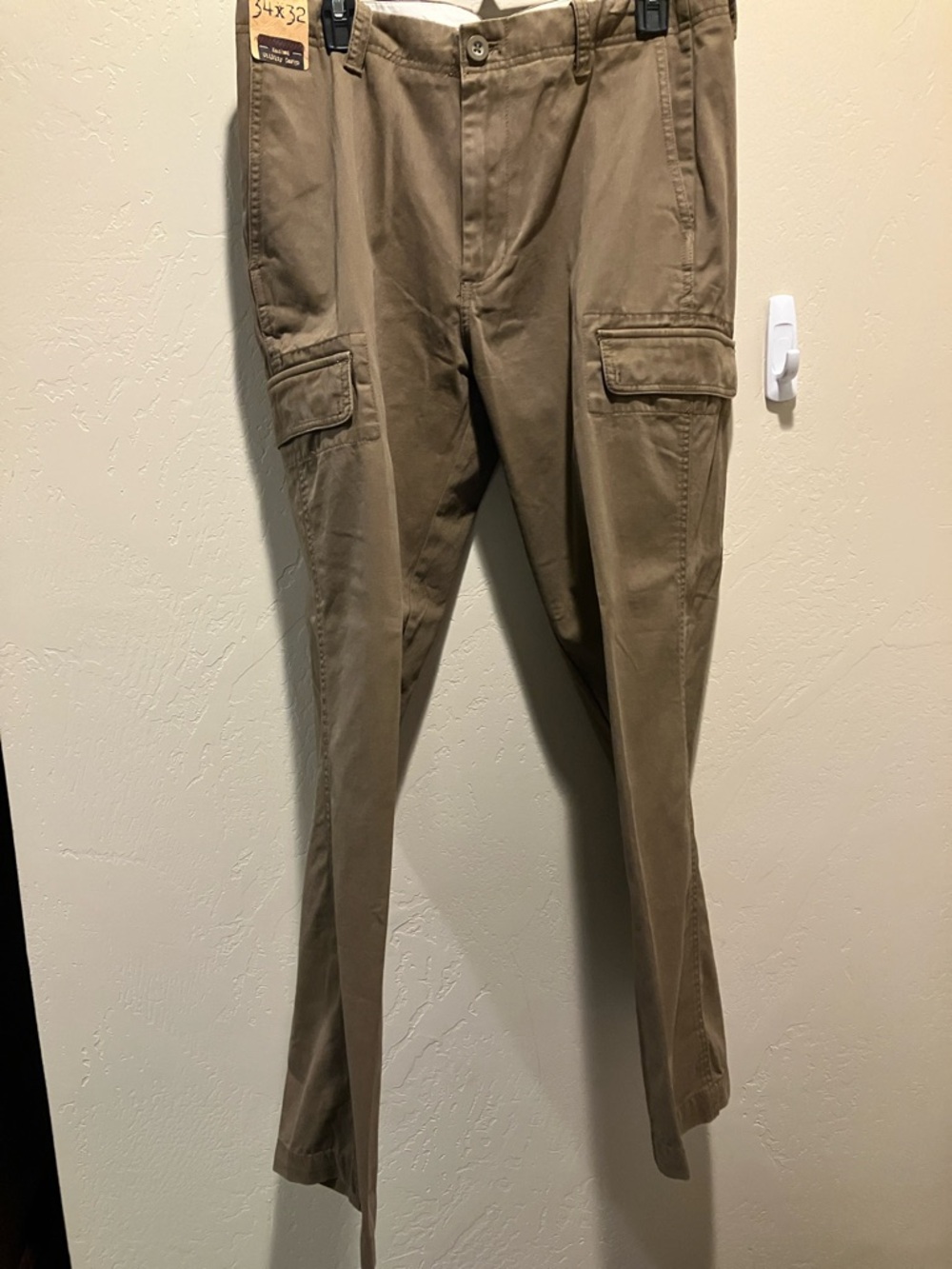 NWT Men's Brown Khaki Cargo Pants - Classic Utility Style 34x32 Roundtree & York